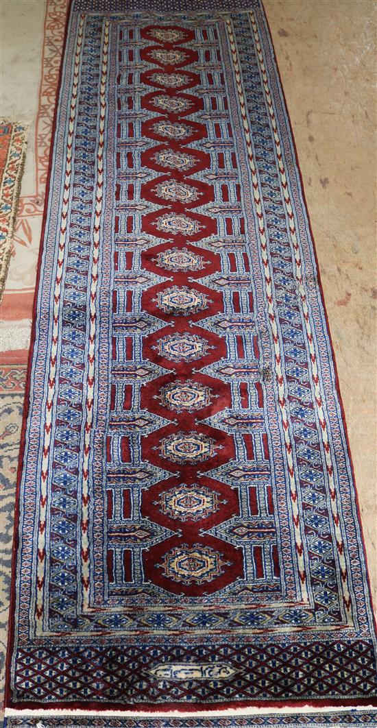 Red & blue ground runner